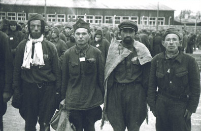 Sowjetische Kriegsgefangene am Appellplatz in Gusen, Oktober 1941. (Foto: SS-Foto, Museu d’Història de Catalunya, Barcelona: Fons Amical de Mauthausen)