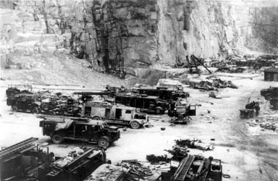 Vehicles of the Vienna ‚Feuerschutzpolizei’ (fire brigade) in the ‚Wiener Graben’ quarry, Mauthausen, shortly after liberation. (photo credits: Mauthausen Memorial / Collections)