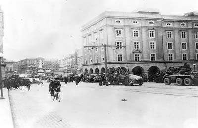 Units of the 11th Armored Division on the main city square after the taking of Linz. (photo credits: 11th Armored Division Foto; Courtesy of NARA)