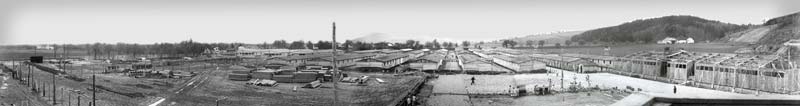Aus Einzelfotos zusammengestellte Panoramaaufnahme des Konzentrationslagers Gusen, Frühjahr 1940 (Foto: SS-Foto, Courtesy of Museu d’Història de Catalunya, Barcelona: Fons Amical de Mauthausen)